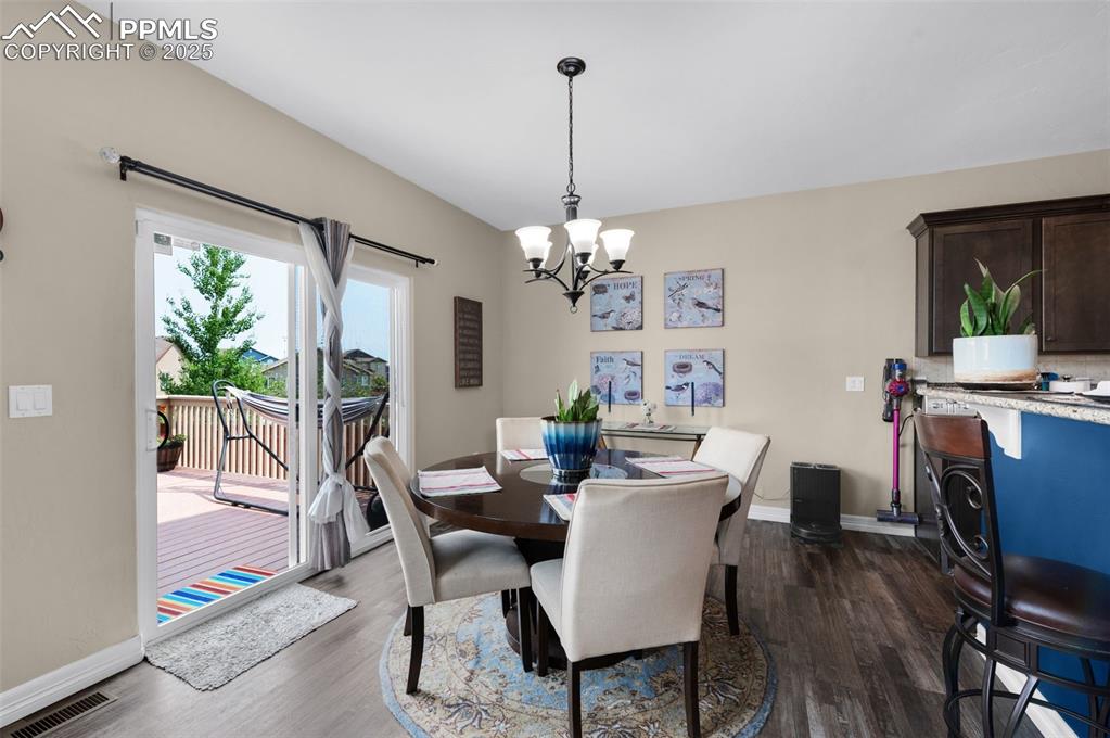 Image 13 of 36: Dining Area