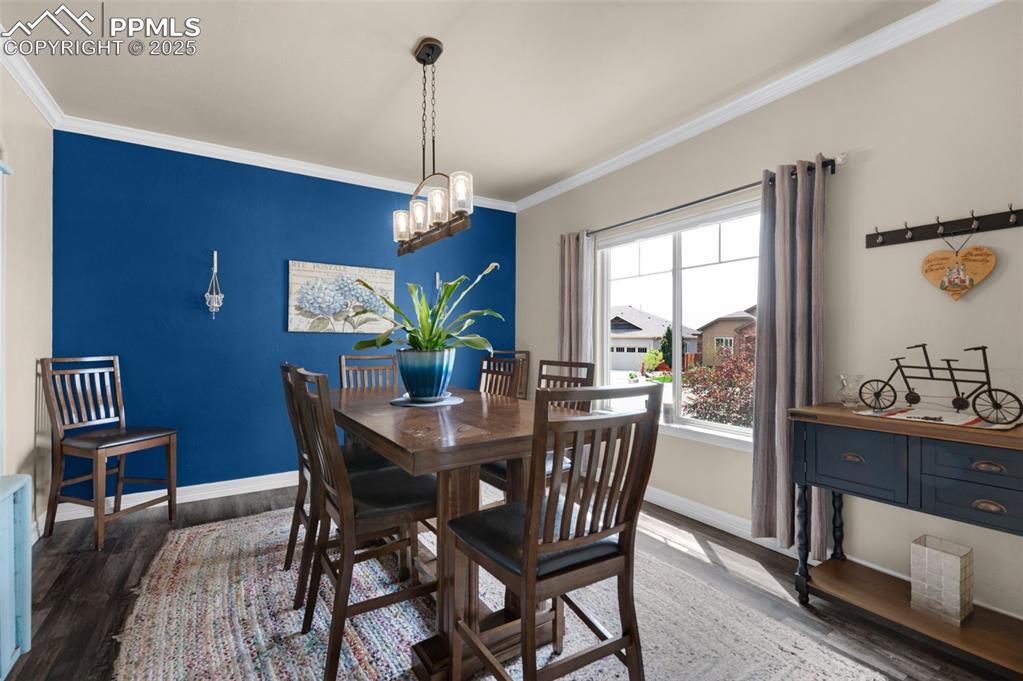Image 14 of 36: Dining Area