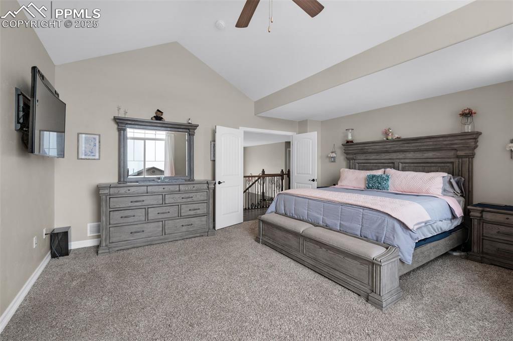 Image 18 of 36: Bedroom