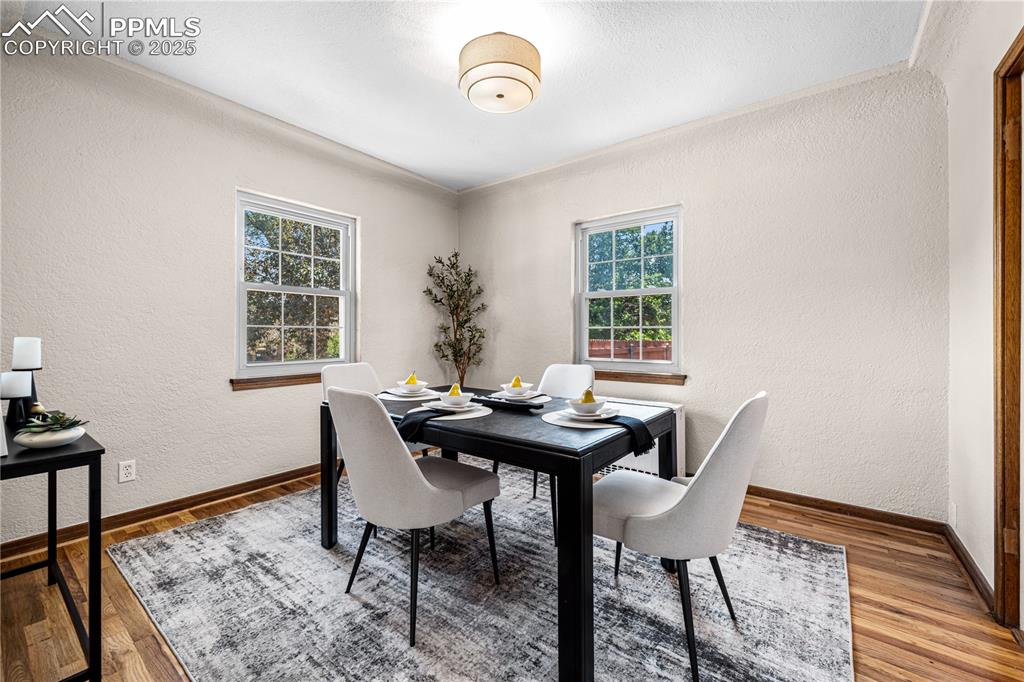 Image 10 of 36: Dining Area