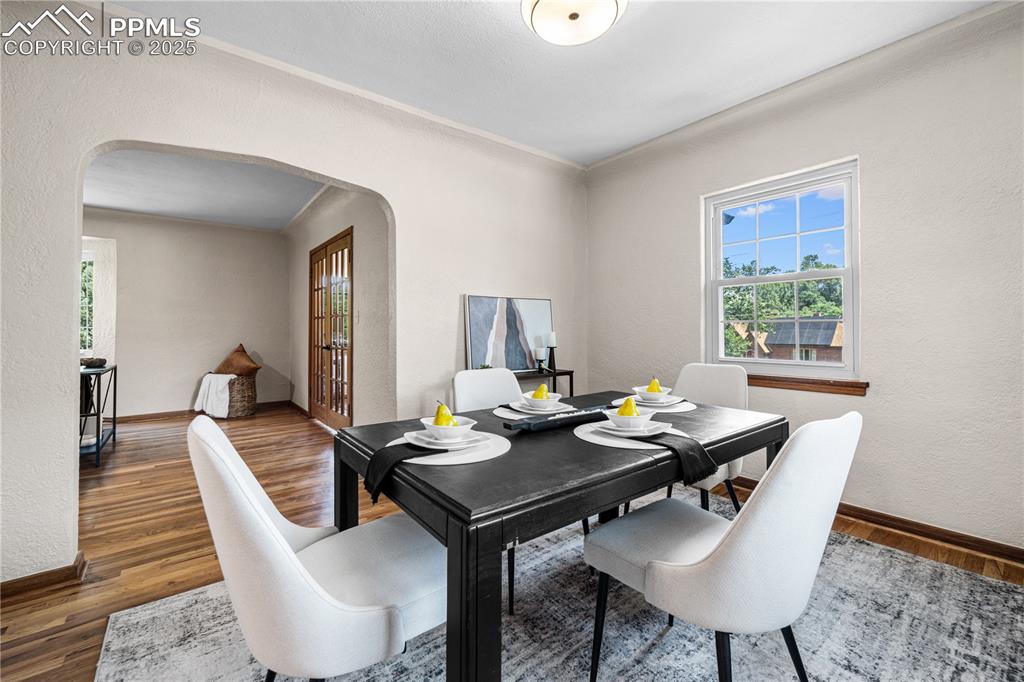 Image 11 of 36: Dining Area