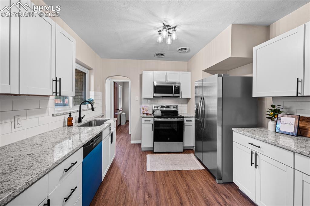 Image 12 of 36: Kitchen
