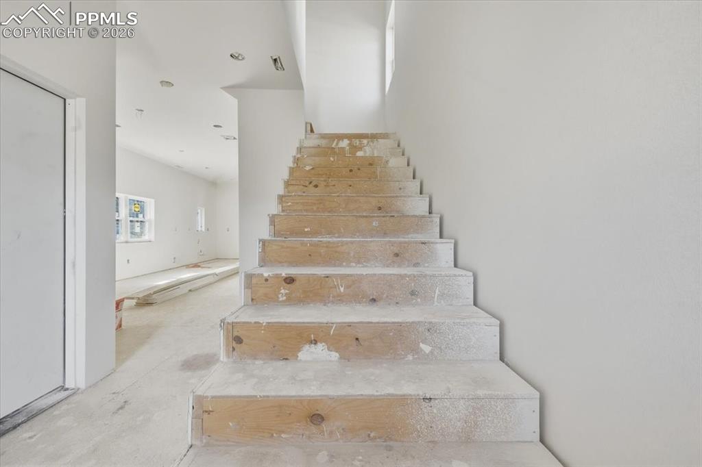 Image 13 of 37: Entrance Foyer