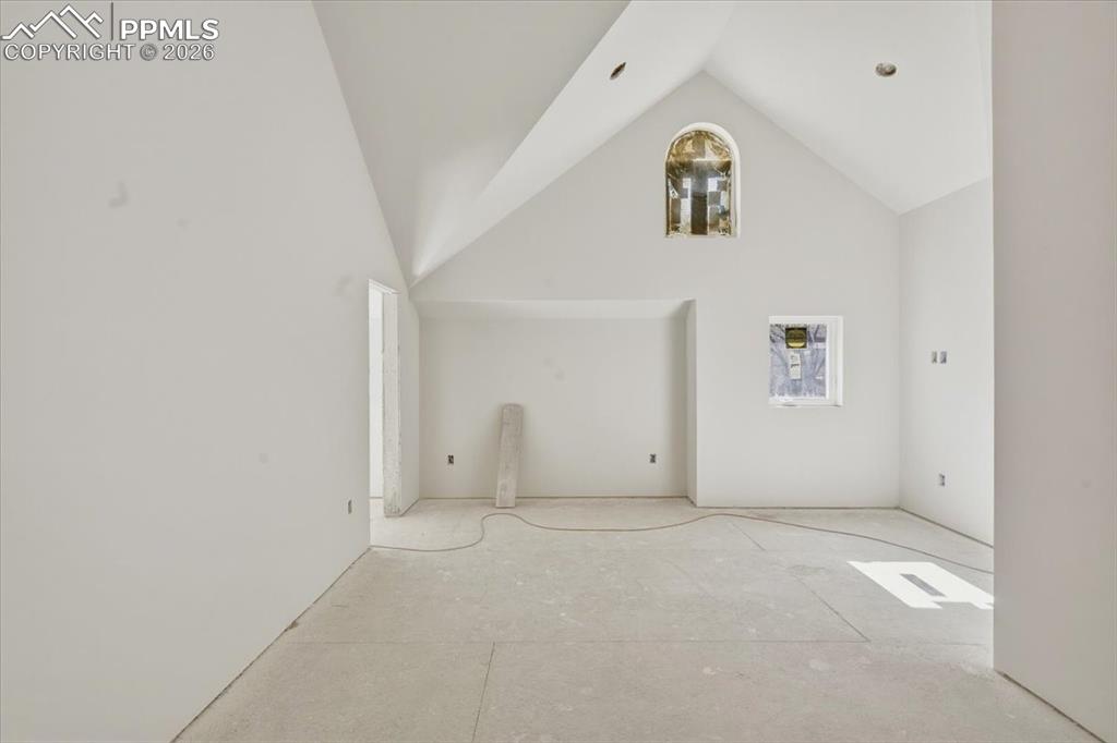 Image 15 of 37: Bedroom