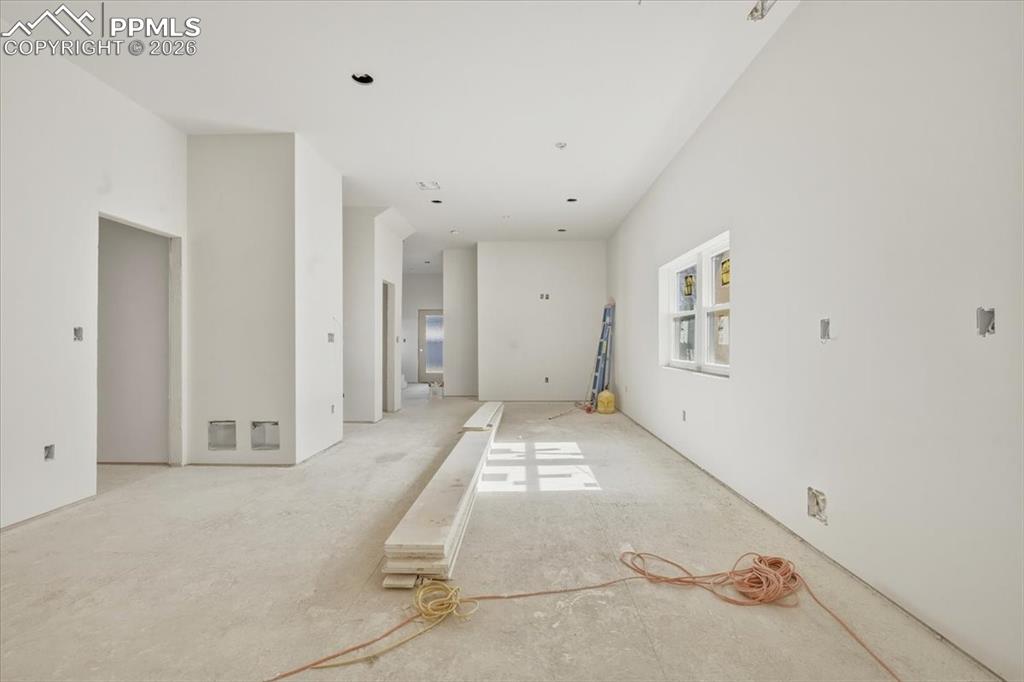 Image 18 of 37: Kitchen