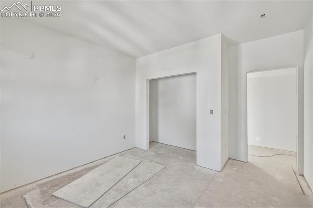 Image 24 of 37: Bedroom