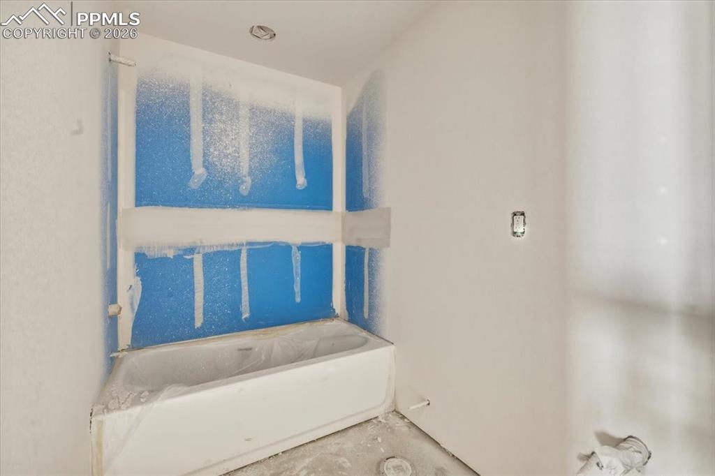 Image 29 of 37: Bathroom