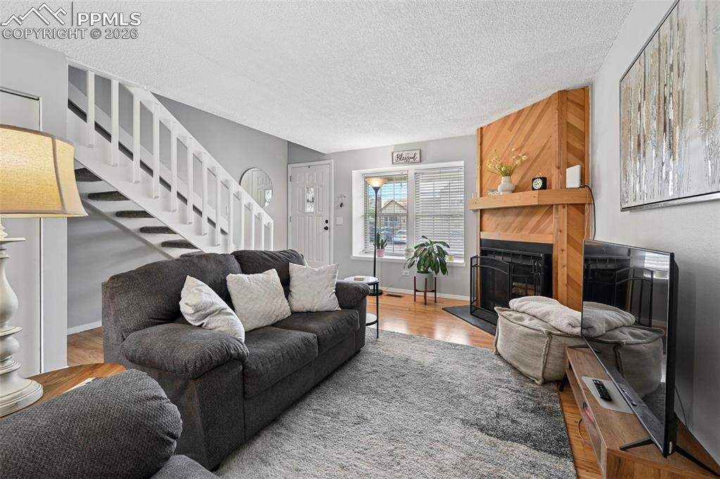 Image 10 of 19: Living Room