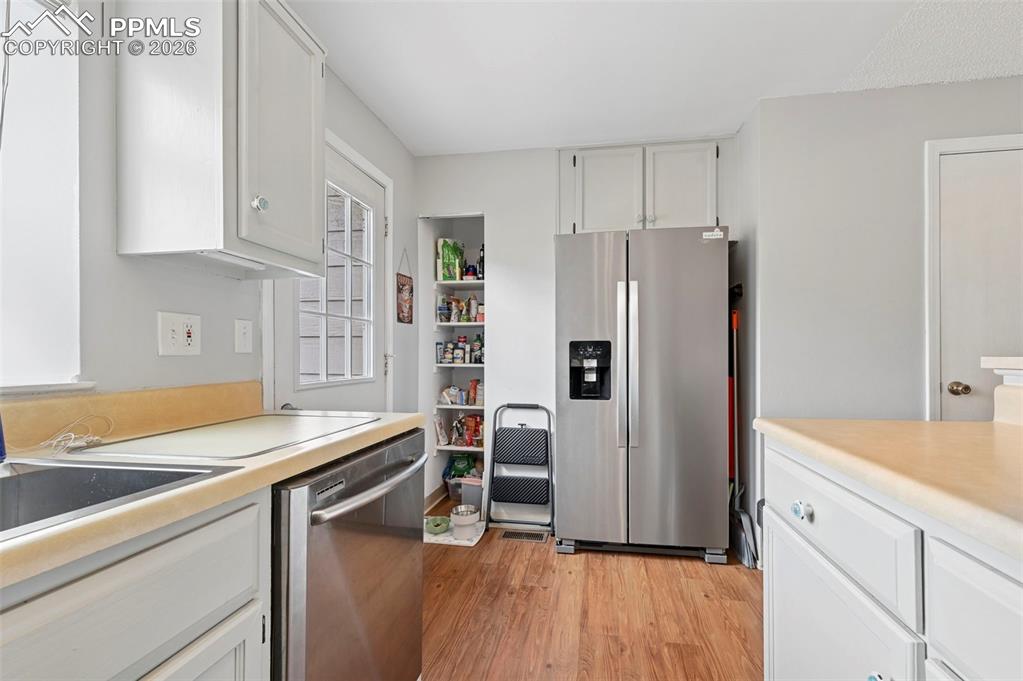 Image 5 of 19: Kitchen