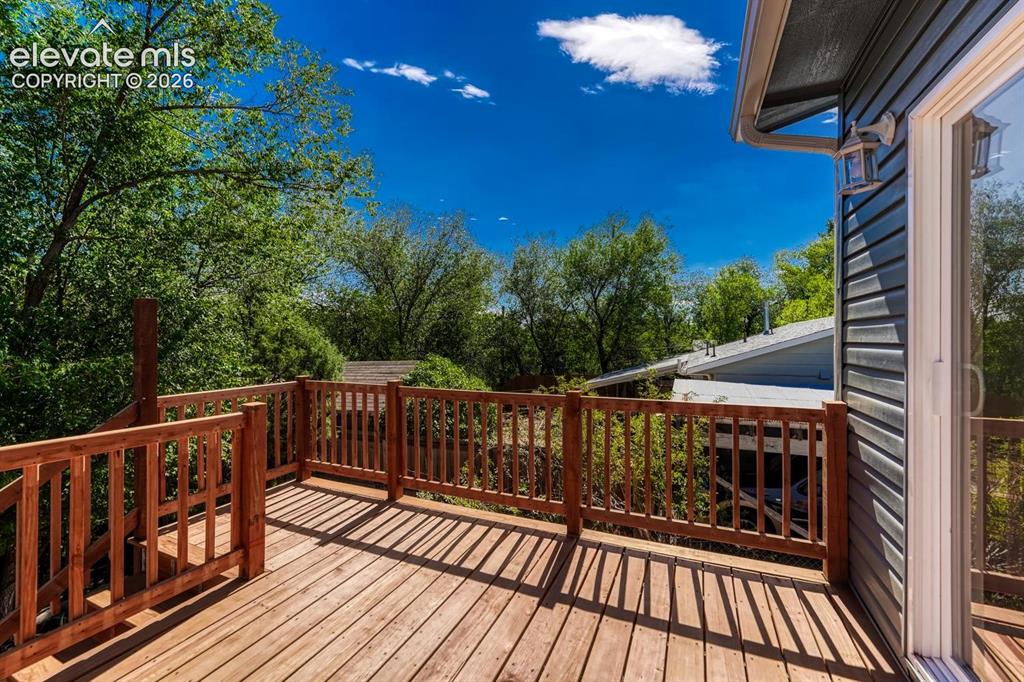 Image 19 of 50: Deck