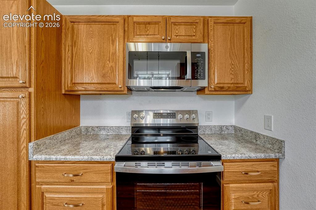 Image 8 of 50: Kitchen