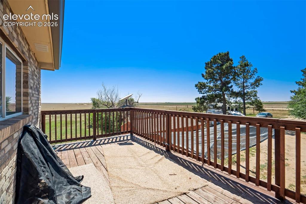 Image 32 of 48: Upper Back Deck