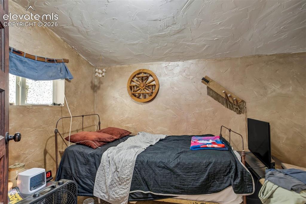 Image 42 of 48: Additional Living