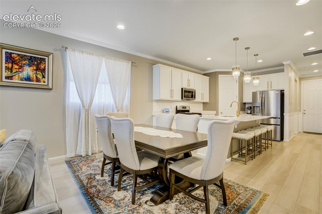 Image 13 of 50: Dining Area