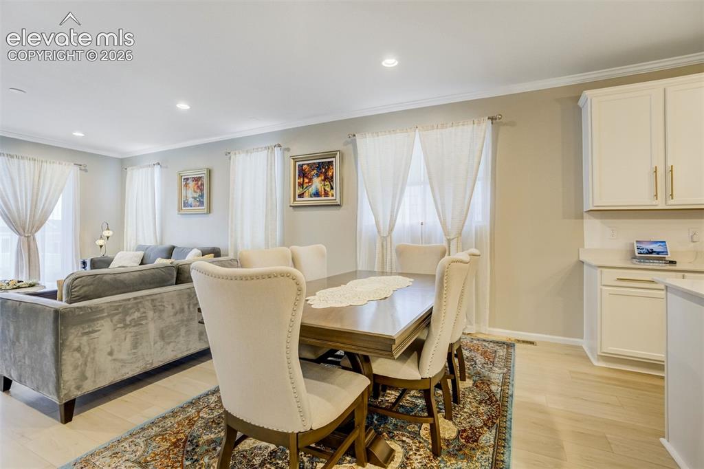 Image 14 of 50: Dining Area