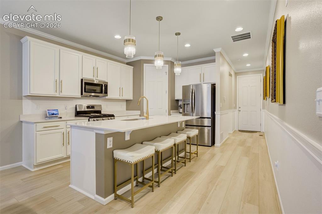 Image 16 of 50: Kitchen