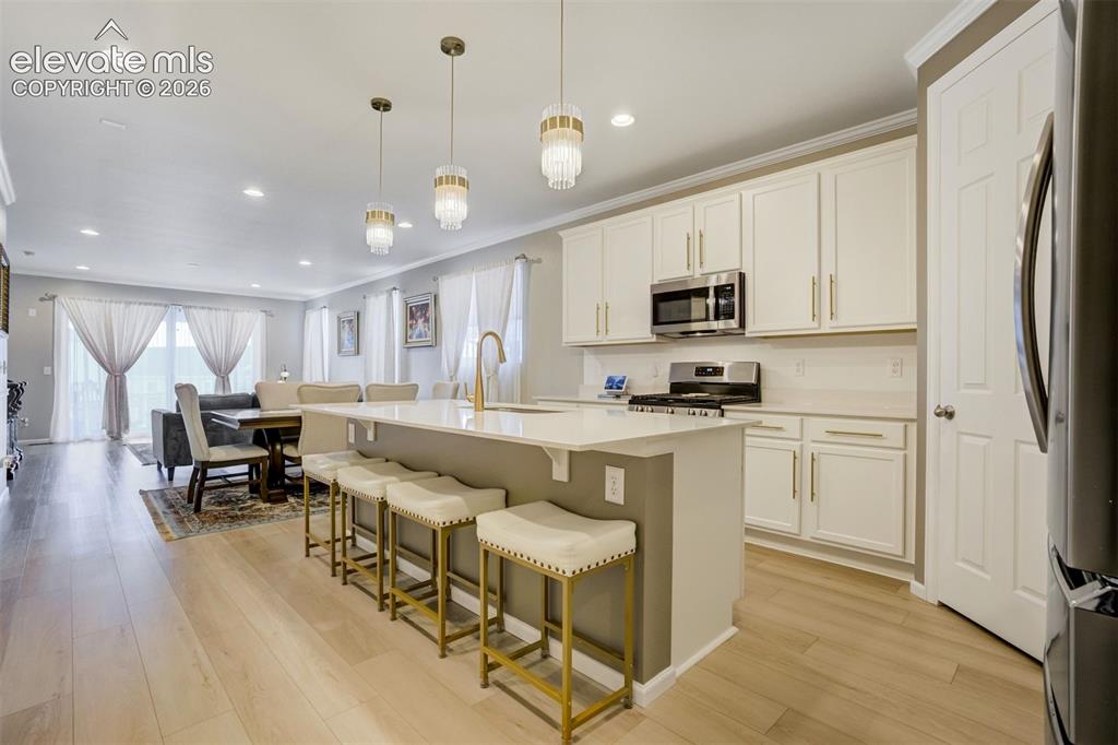 Image 19 of 50: Kitchen