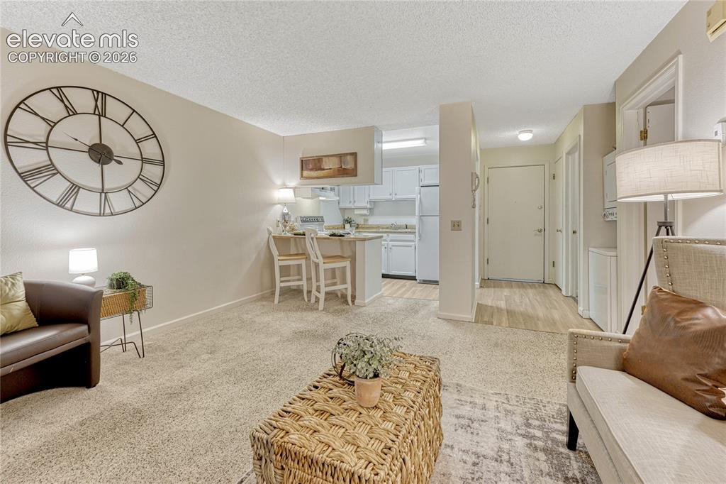 Image 8 of 50: Living Room