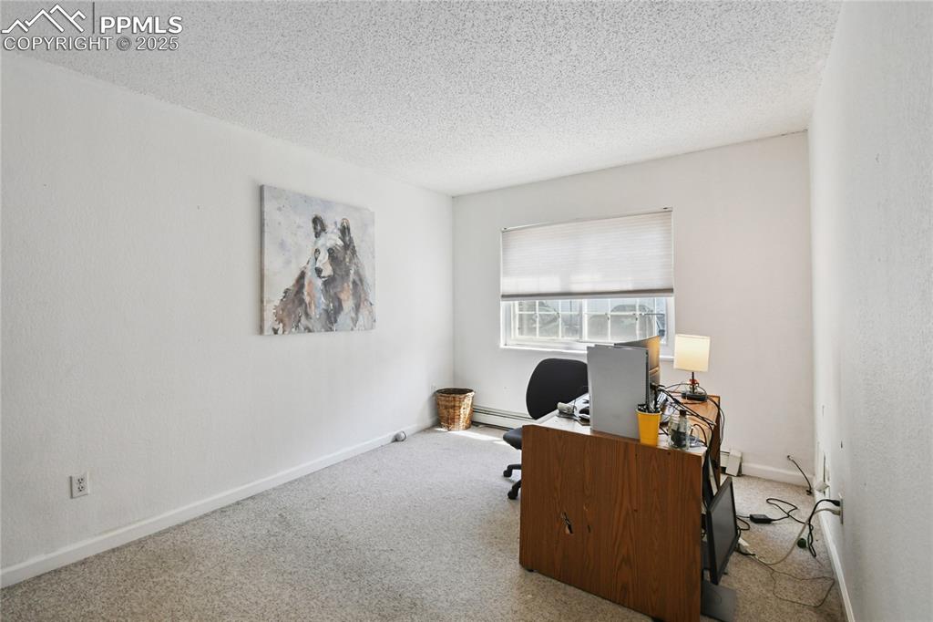 Image 15 of 25: Office