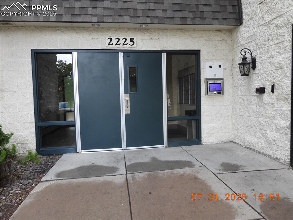 Image 2 of 25: Entry