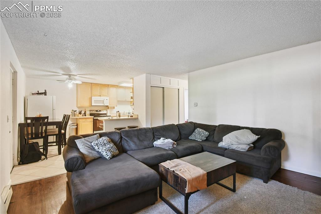 Image 4 of 25: Living Room