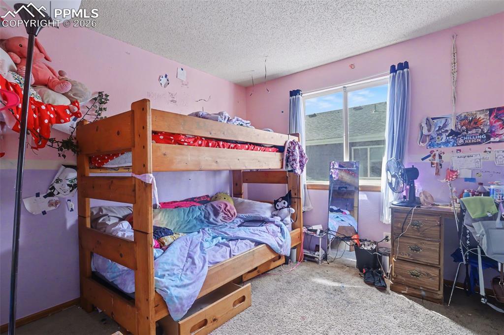 Image 17 of 25: Bedroom