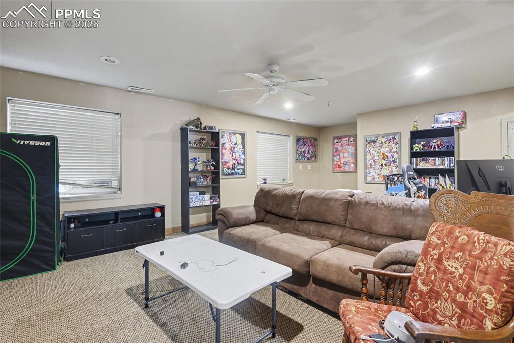 Image 19 of 25: Living Room