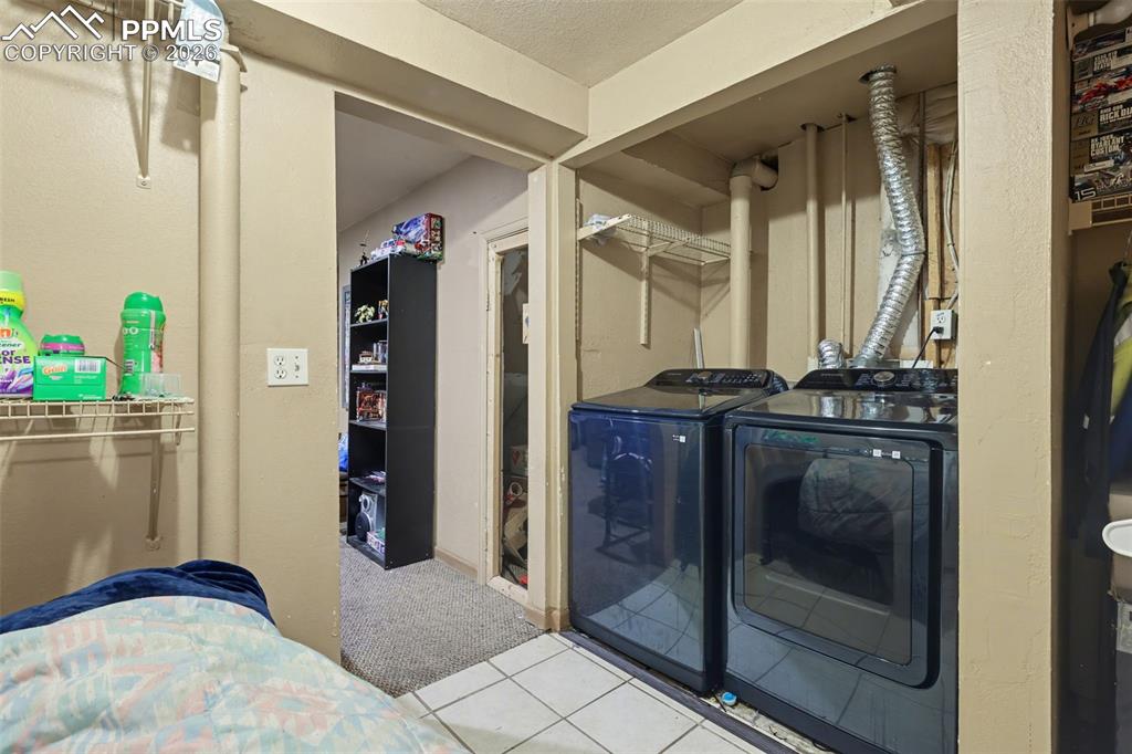 Image 20 of 25: Laundry