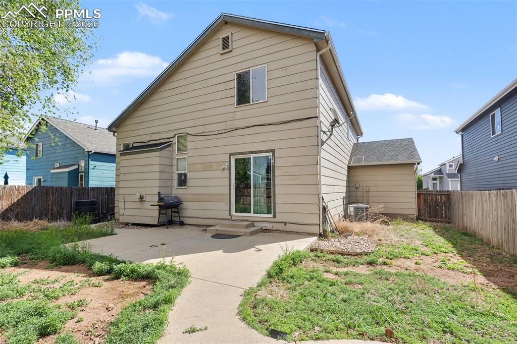 Image 25 of 25: Back of Structure