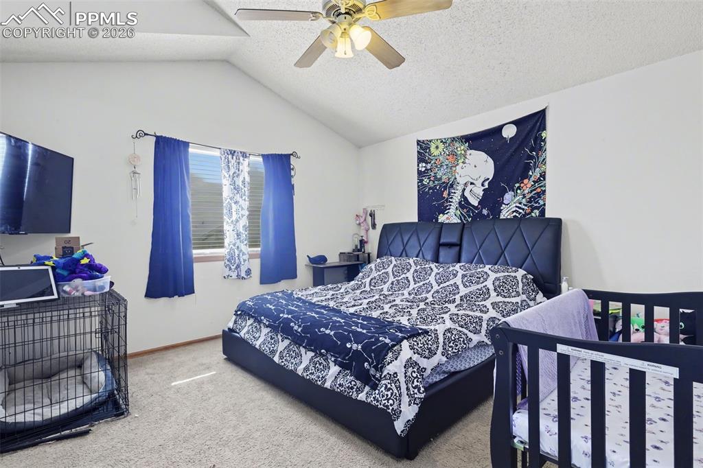 Image 9 of 25: Bedroom