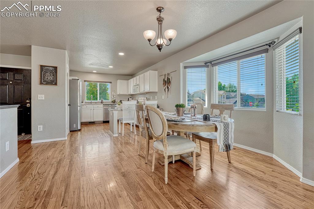 Image 11 of 38: Dining Area