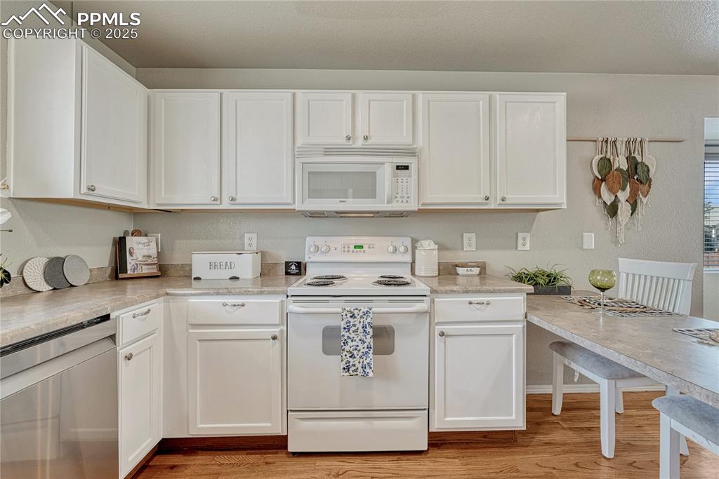 Image 8 of 38: Kitchen