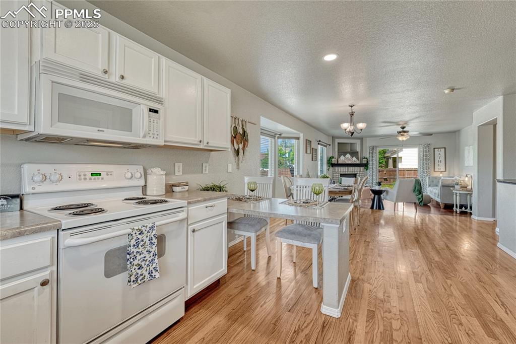 Image 9 of 38: Kitchen