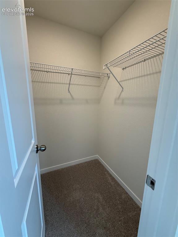 Image 38 of 39: Closet
