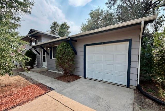 Image 2 of 27: 1 car garage