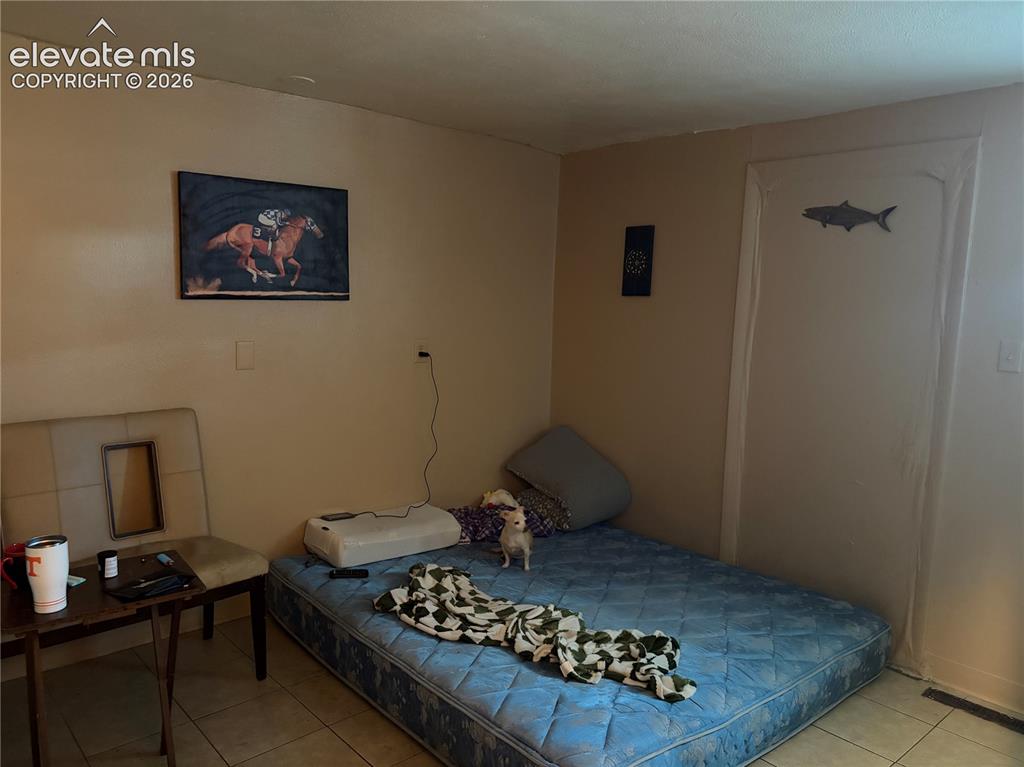 Image 7 of 17: Bedroom