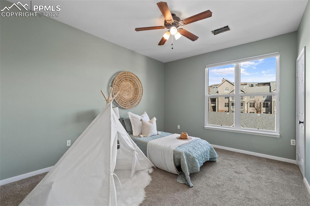 Image 18 of 34: Bedroom