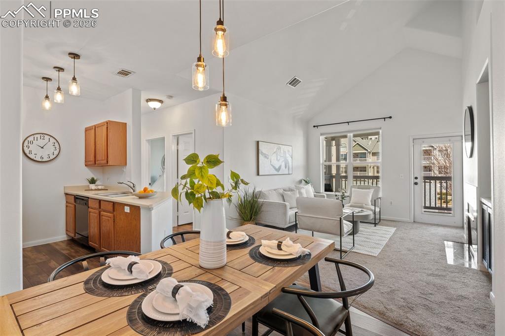 Image 8 of 34: Dining Area