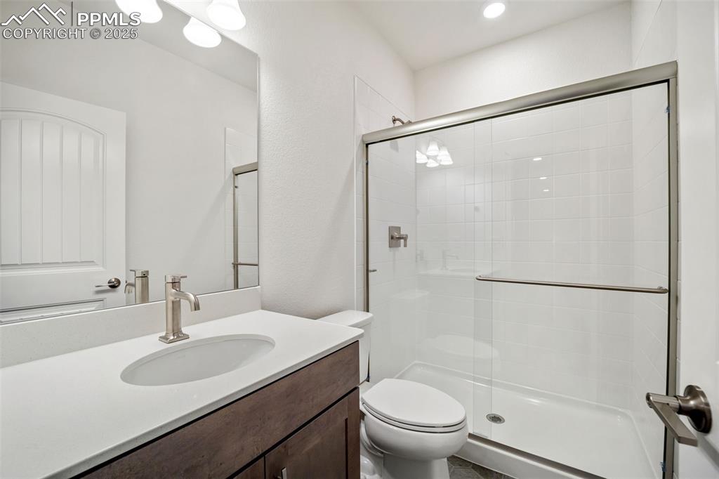 Image 25 of 30: Bathroom