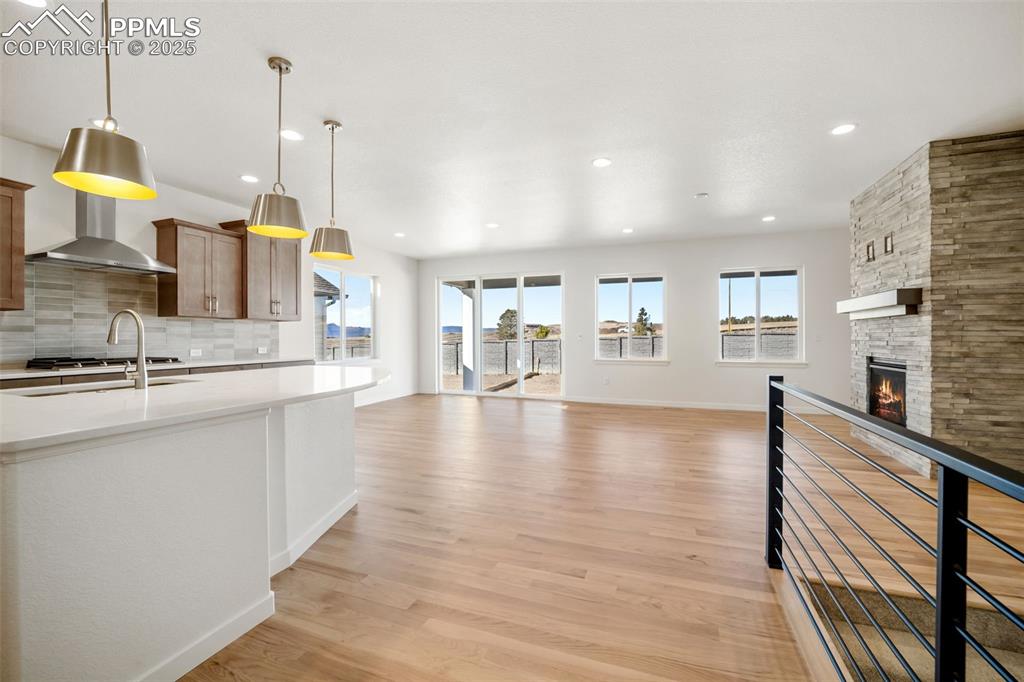 Image 4 of 30: Kitchen