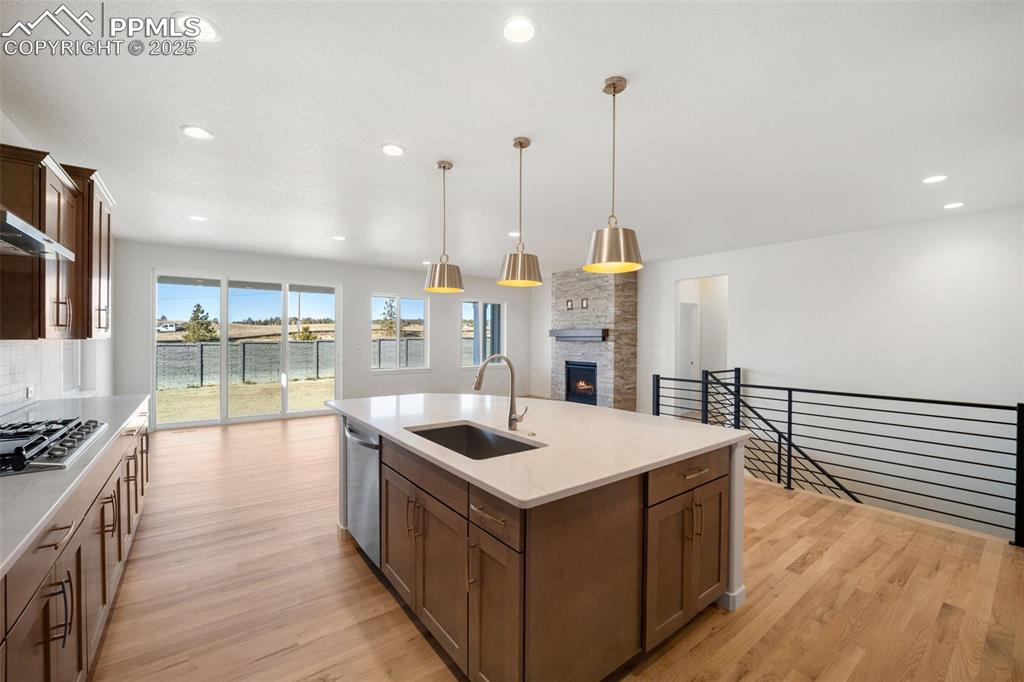 Image 8 of 30: Kitchen