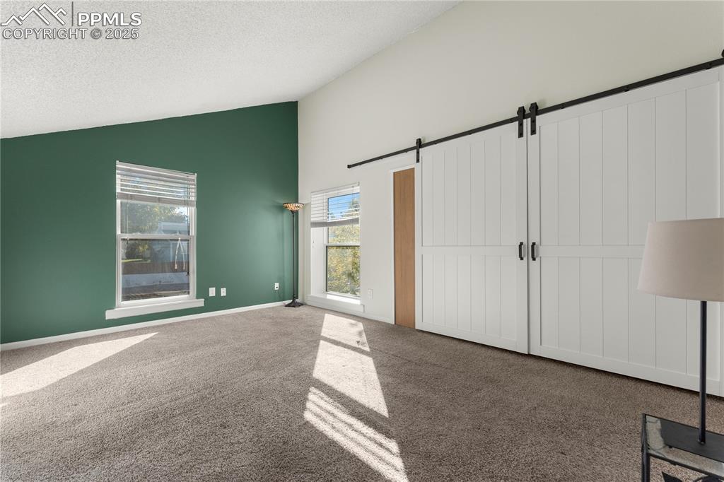 Image 16 of 33: Primary bedroom