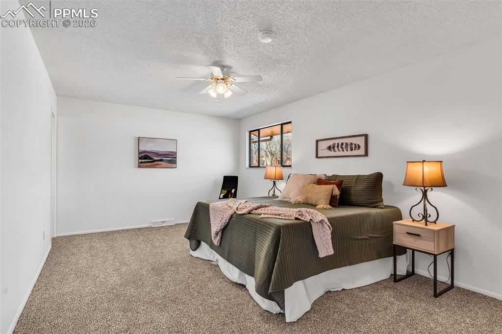 Image 22 of 50: Bedroom