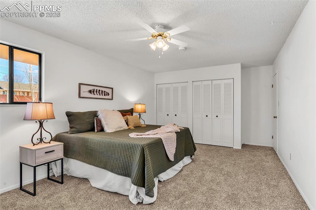 Image 23 of 50: Bedroom