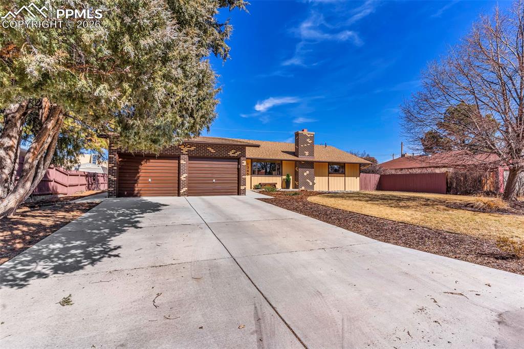 Image 4 of 50: Front of Structure