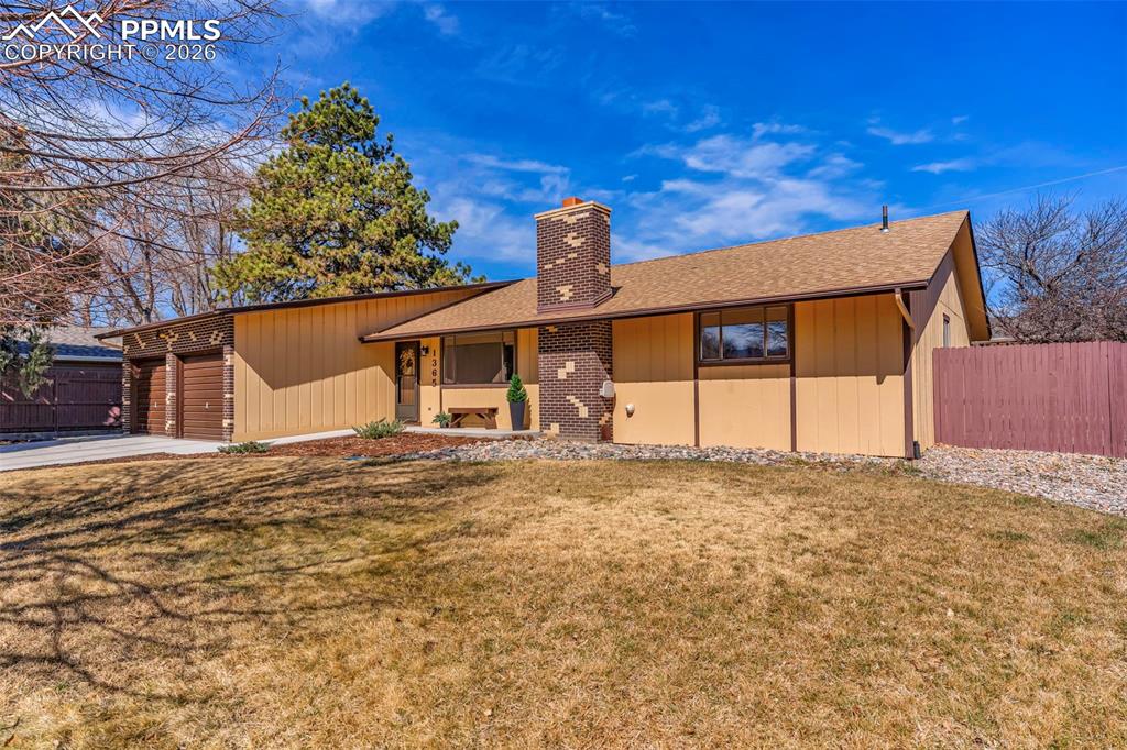 Image 5 of 50: Front of Structure