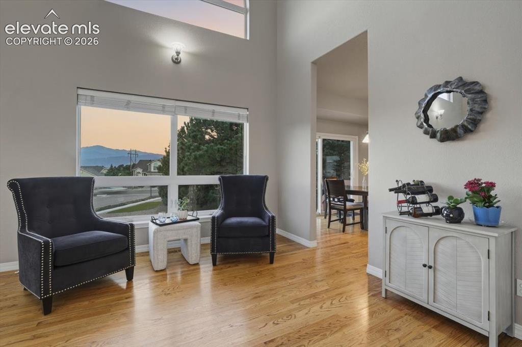 Image 11 of 50: Sitting Room