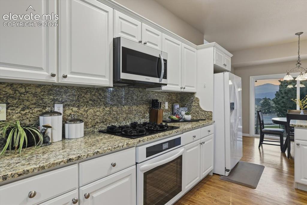 Image 6 of 50: Kitchen