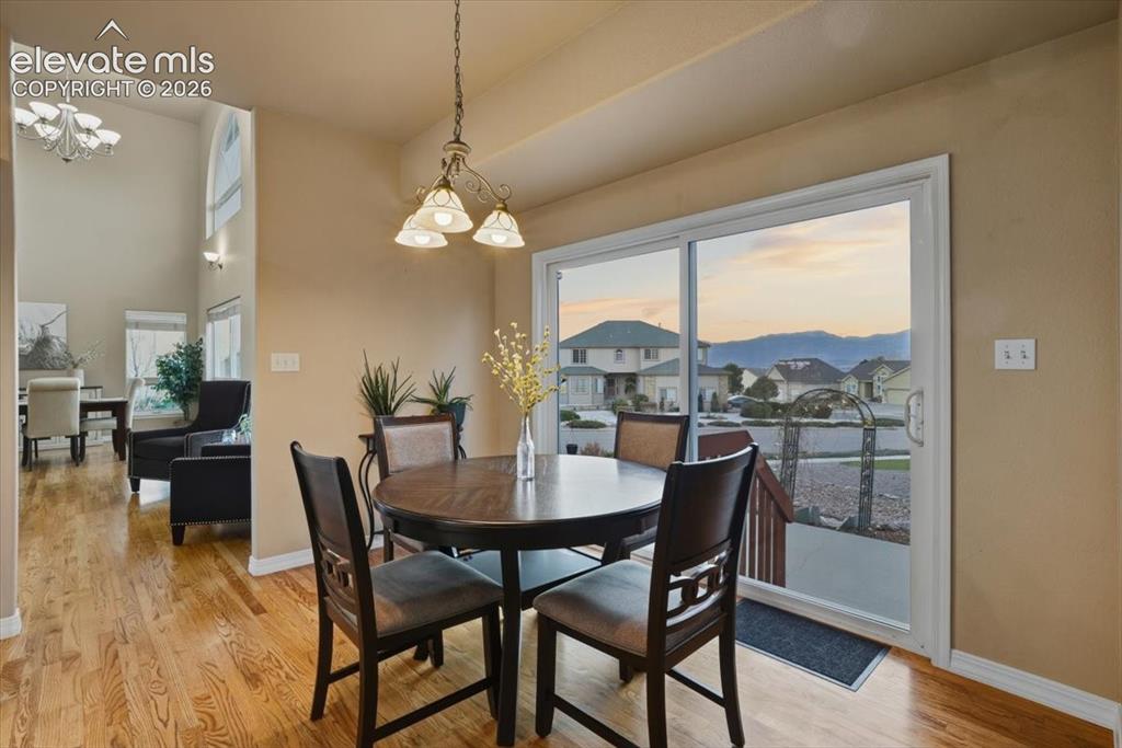 Image 8 of 50: Dining Area