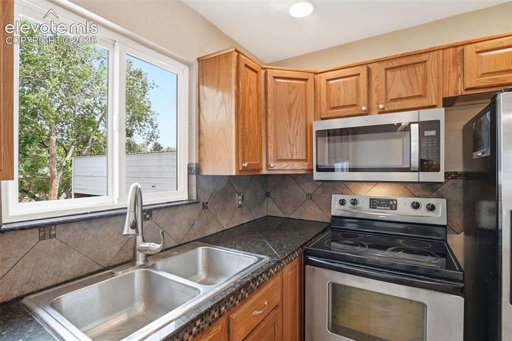 Image 10 of 39: Kitchen